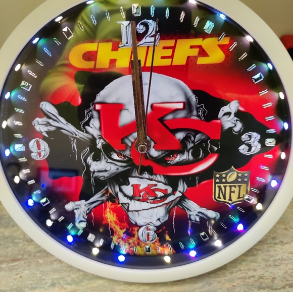 Kansas City Chiefs led wall clock - Picture 1 of 11